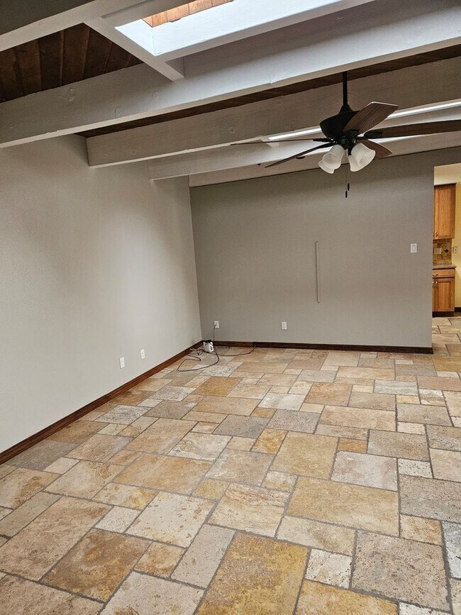 Building Photo - Energy Efficient 4 bed Home in Foothills