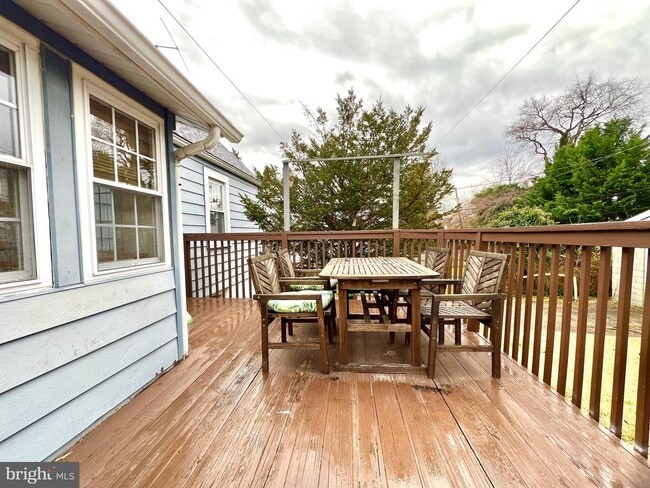 Building Photo - 303 Willow Ave