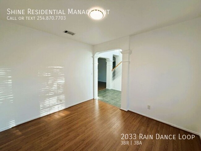 Building Photo - 2033 Rain Dance Loop