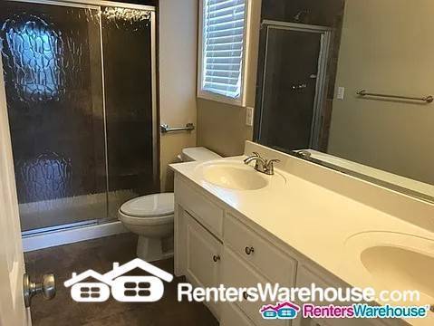 Building Photo - 4 Bed 3 Bath Home For Rent In Olathe!