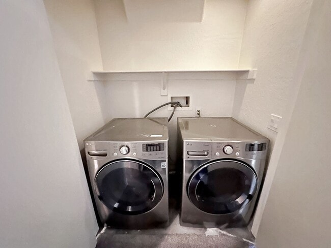 Building Photo - 1 BEDROOM DOWNSTAIRS CONDO IN GATED COMMUNITY 1 CAR GARAGE