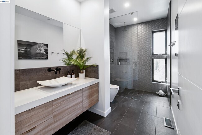 Building Photo - 297 Las Quebradas