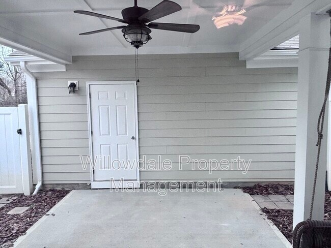 Building Photo - 136 Spring Pine Ln