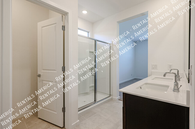 Building Photo - 15990 W Gray Fox Trl