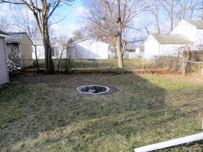 Building Photo - 4675 Lakeborn Dr