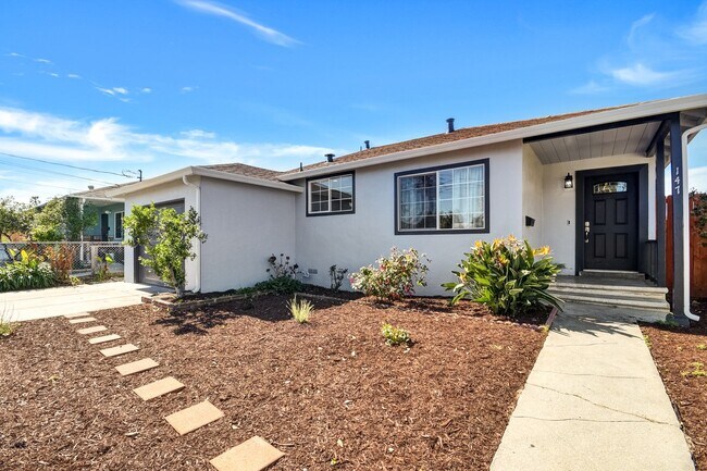 Building Photo - Beautifully Remodeled 3 Bedroom Home Near Stanford & Major Tech Campuses!