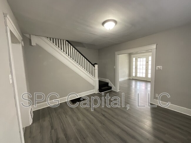 Building Photo - 32 Penn St