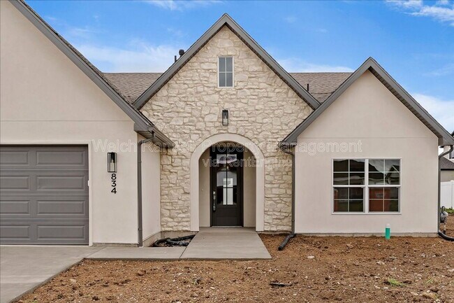 Building Photo - 834 E 300 N