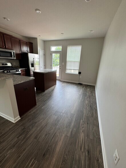 Building Photo - 2081 Elm Tree Ct