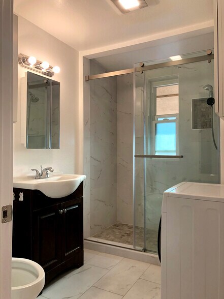 Bathroom - 115 N San Gabriel Blvd