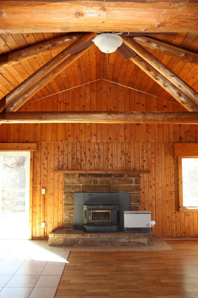 Building Photo - 109 Forest Lake Ln