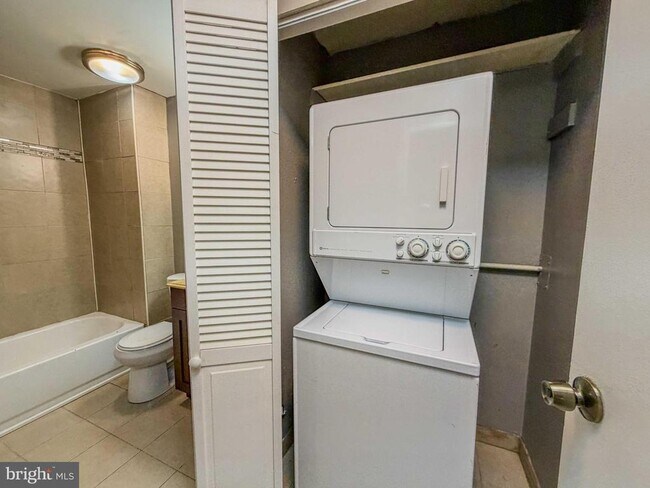 Building Photo - 38 Hopewell Ln