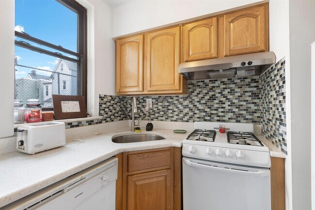 Building Photo - 2787 John F. Kennedy Blvd