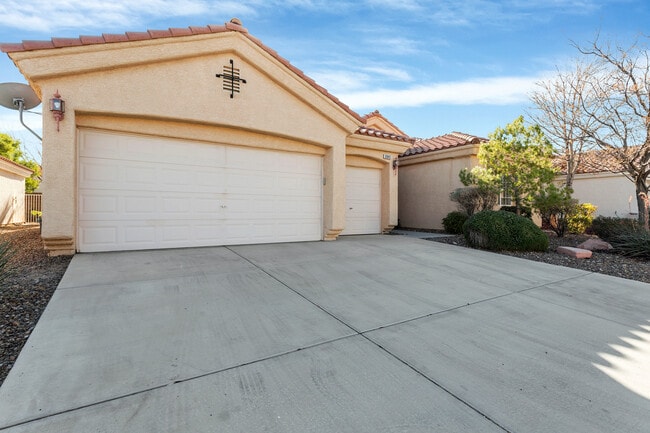 Building Photo - 4 Bedroom Single Story in Southern Highlands COMING SOON