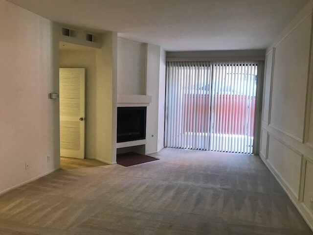 Building Photo - 7211 Cozycroft Ave