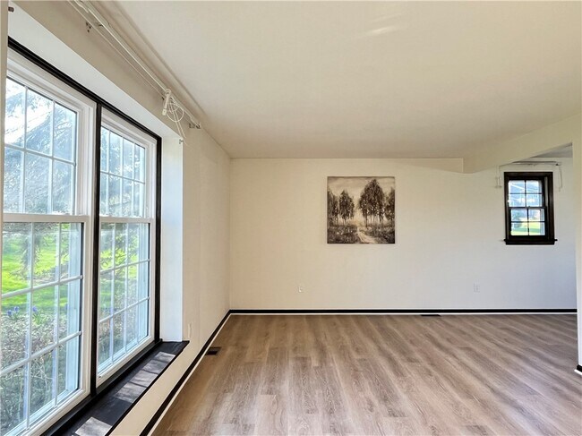 Building Photo - 100 Drumlin View Dr