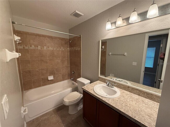 Building Photo - 4819 Summerfield Cir