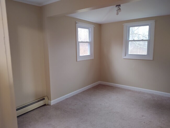 Building Photo - 38 Snow Rd