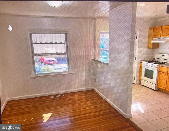 Building Photo - 3208 Mitchell St