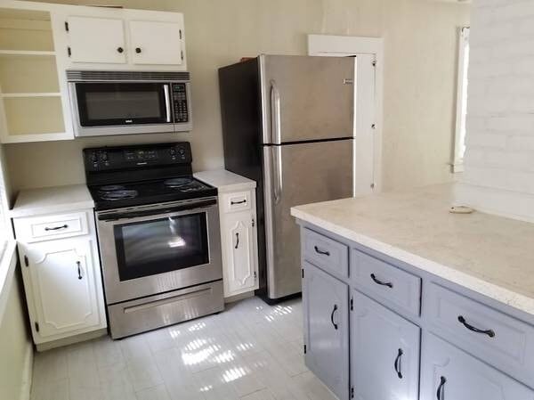 Building Photo - 7 Mindoro Cir