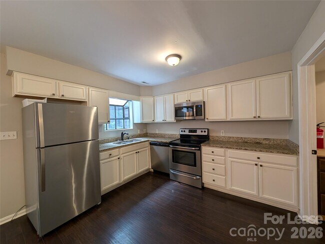 Building Photo - 9111 Sharonbrook Dr