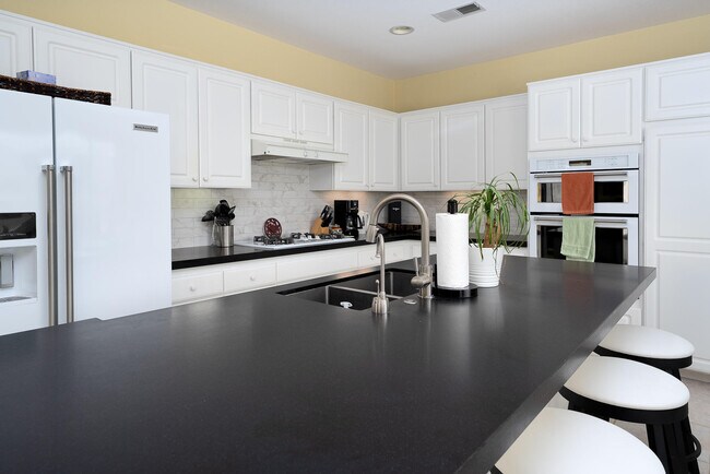 Building Photo - 29543 W Laguna Dr