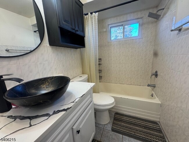 Building Photo - 2505 Girard Pl