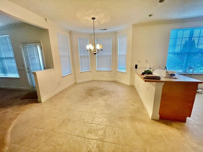 Building Photo - 2 bed 2 bath- Adams Point