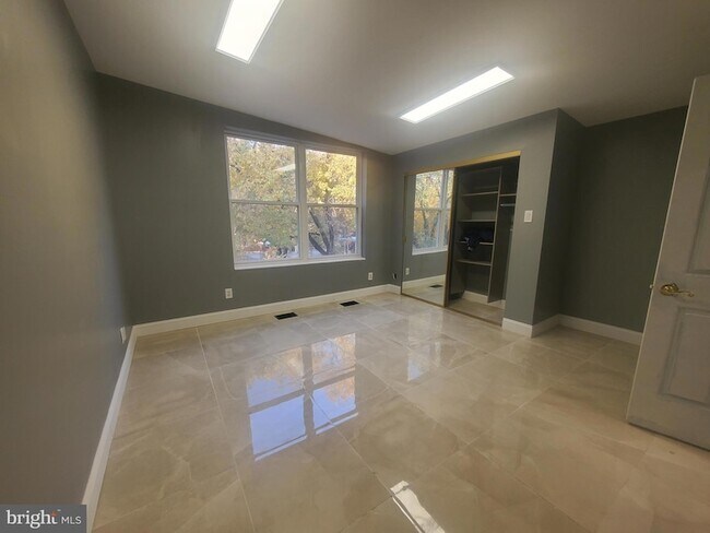 Building Photo - 620 Rodman St