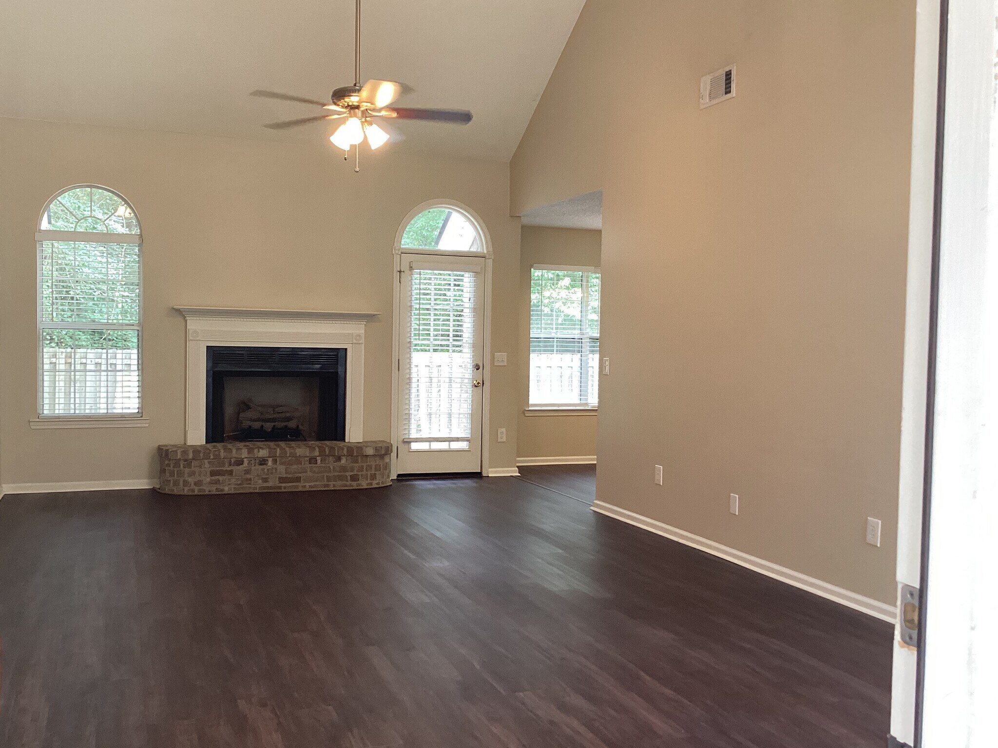 Building Photo - 154 Jamestown Dr