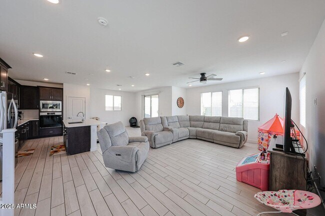 Building Photo - 3361 S 179th Dr