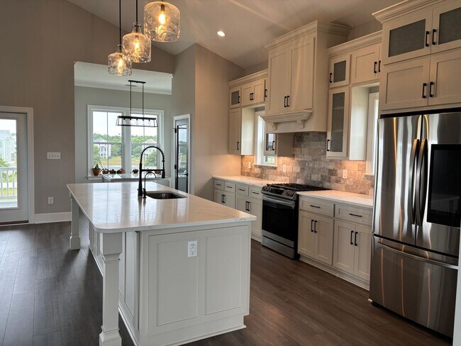 Building Photo - Must see home in Popular Cannonsgate Commu...
