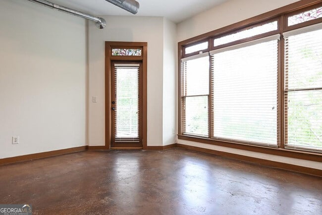 Building Photo - 250 Martha Dr