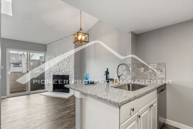 Building Photo - Stylish Updated Studio with Washer/Dryer a...