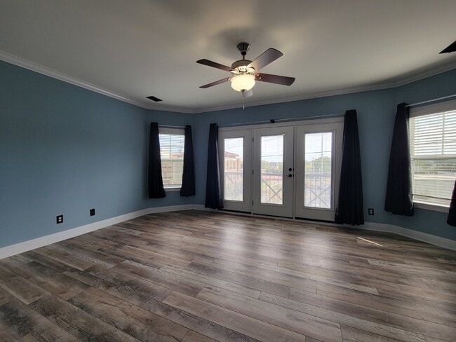 Building Photo - Germantown Gem!