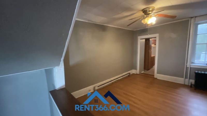 Building Photo - 405 E Norwegian St