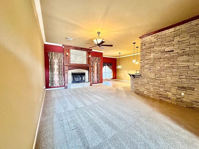 Building Photo - Charming 3-Bedroom Home with View in Moore...