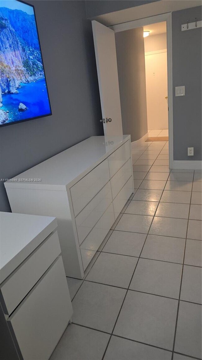 Building Photo - 2171 NE 66th St