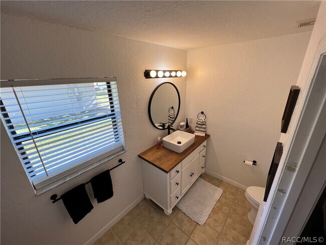 Building Photo - 1211 W Newbury St