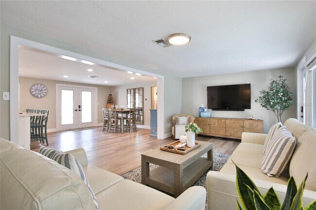 Building Photo - 211 Island Cir