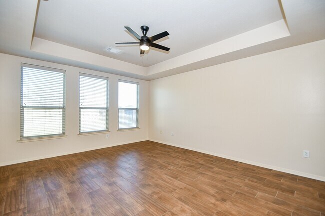 Building Photo - 1310 Lake Edinburg Ct