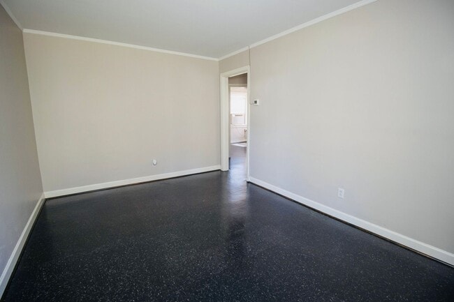 Building Photo - Charming 2-Bedroom Duplex in Rosewood – Available July 2026!