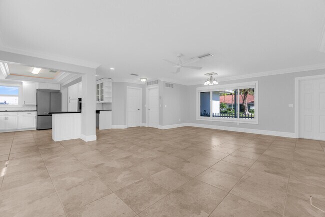 Building Photo - 1180 SW 17th St