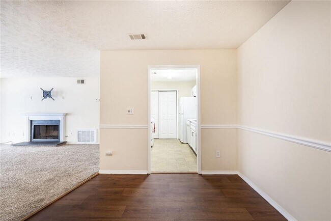 Building Photo - 910 Augusta Dr