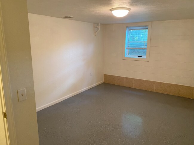 Building Photo - 725 Wyman St