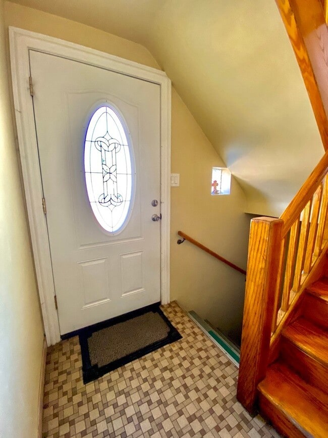 Building Photo - 6231 W Montrose Ave