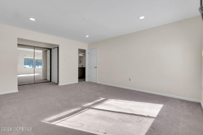 Building Photo - 129 Amberly Dr