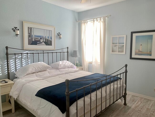 Building Photo - 188 W Thatch Palm Cir