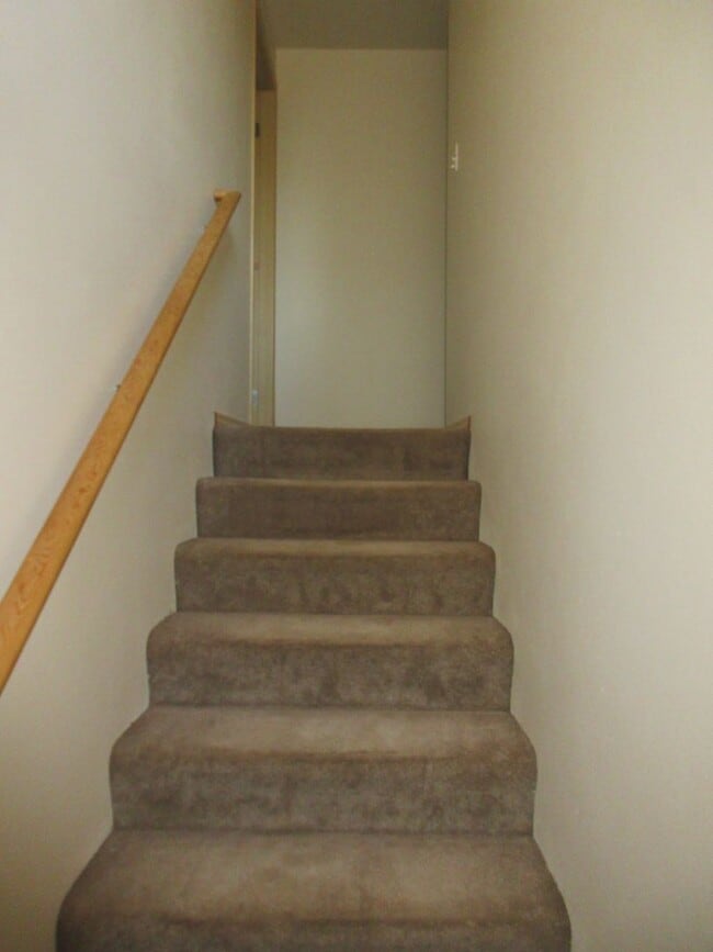 Building Photo - Large Three Bedroom Home, Landscaping Prov...