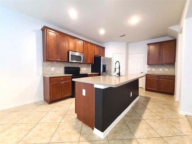Building Photo - 119 Benedict Canyon Loop